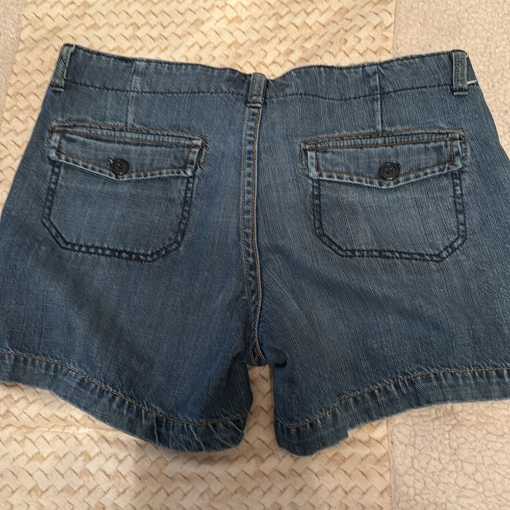 Ladies, Old Navy shorts size 10 - Picture 2 of 3